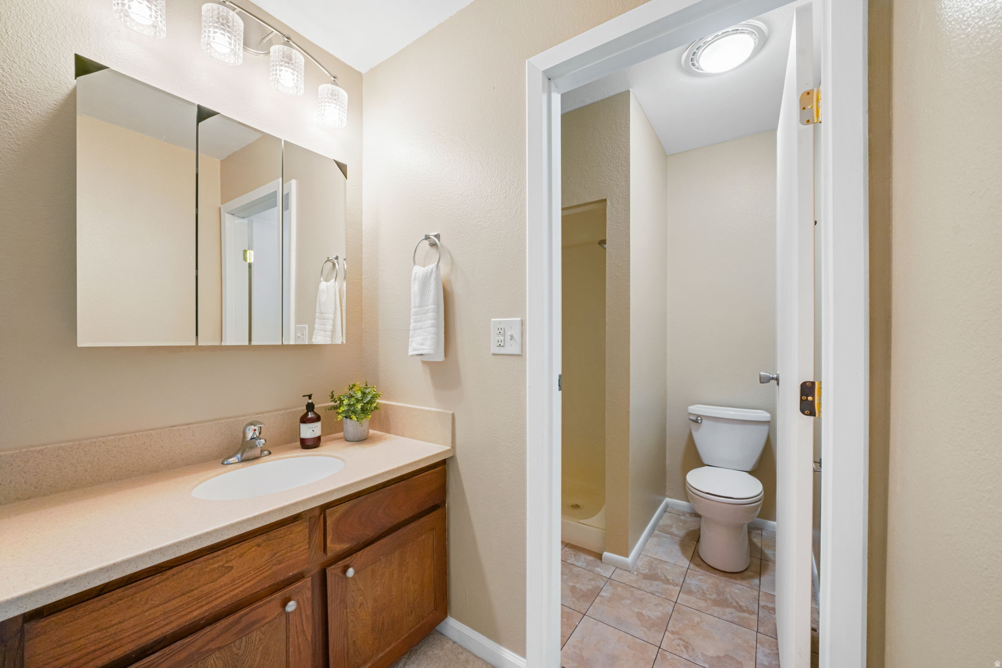 APPLEGATE CONDM - Residential