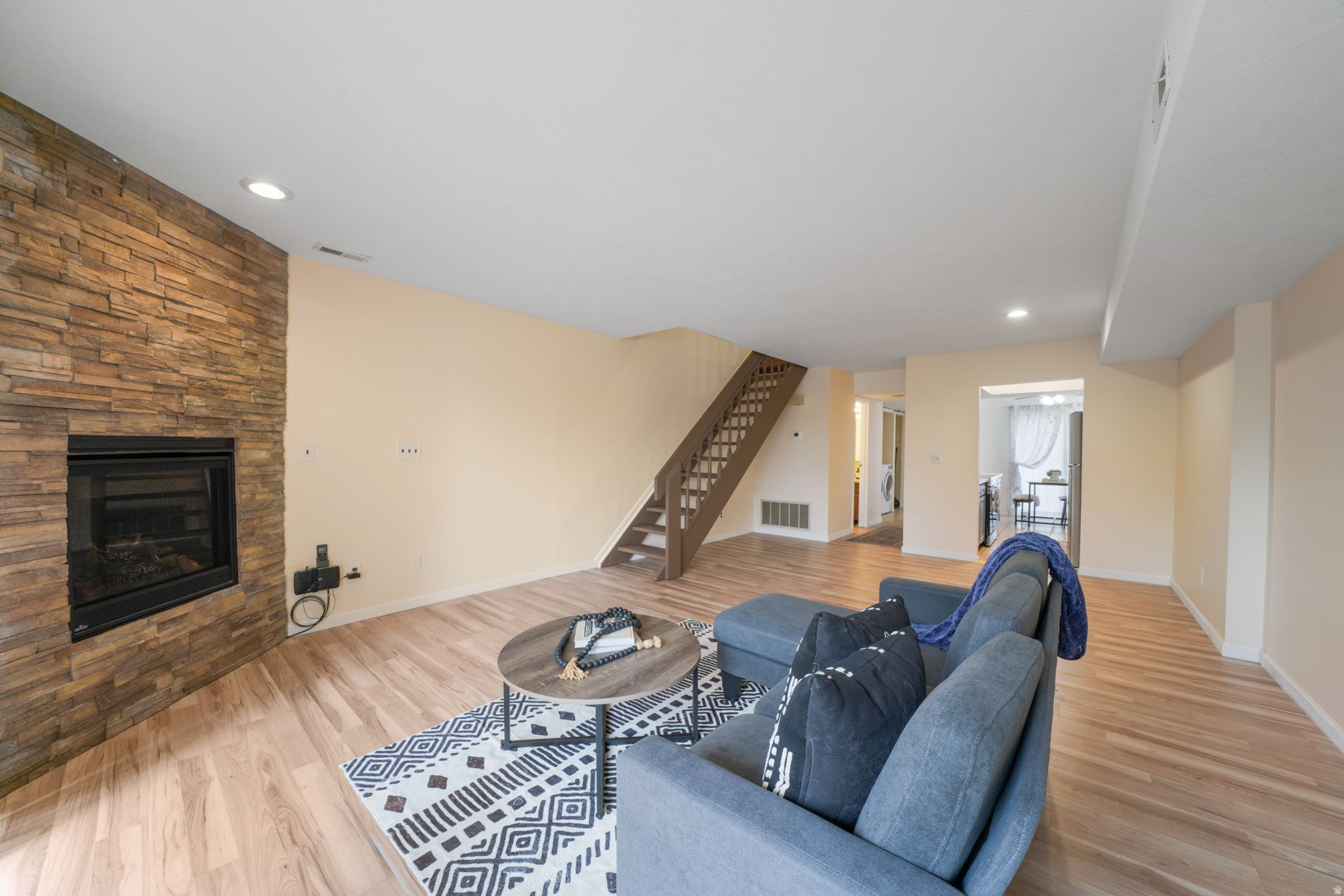 APPLEGATE CONDM - Residential