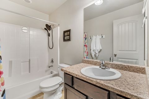 Tiny photo for 1643 N HOLLYHOCK Cir, Farmington, UT 84025 (MLS # 2149717)