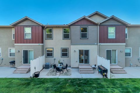 Tiny photo for 1643 N HOLLYHOCK Cir, Farmington, UT 84025 (MLS # 2149717)