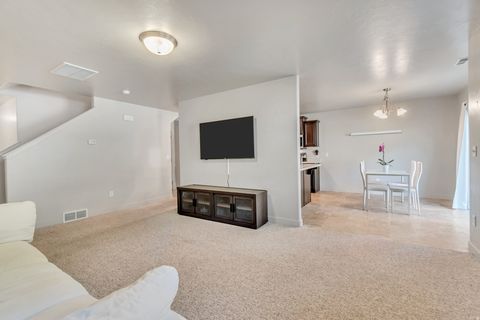 Tiny photo for 1643 N HOLLYHOCK Cir, Farmington, UT 84025 (MLS # 2149717)