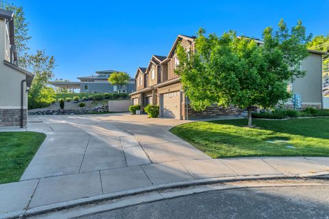 Tiny photo for 1643 N HOLLYHOCK Cir, Farmington, UT 84025 (MLS # 2149717)