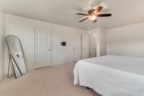 Tiny photo for 1643 N HOLLYHOCK Cir, Farmington, UT 84025 (MLS # 2149717)