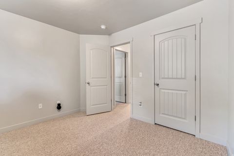Tiny photo for 1643 N HOLLYHOCK Cir, Farmington, UT 84025 (MLS # 2149717)