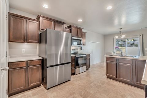 Tiny photo for 1643 N HOLLYHOCK Cir, Farmington, UT 84025 (MLS # 2149717)