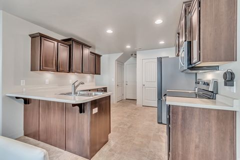 Tiny photo for 1643 N HOLLYHOCK Cir, Farmington, UT 84025 (MLS # 2149717)