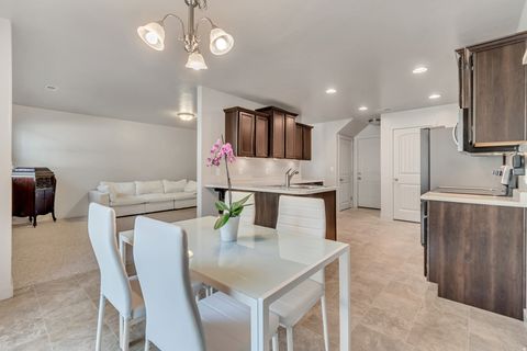 Tiny photo for 1643 N HOLLYHOCK Cir, Farmington, UT 84025 (MLS # 2149717)