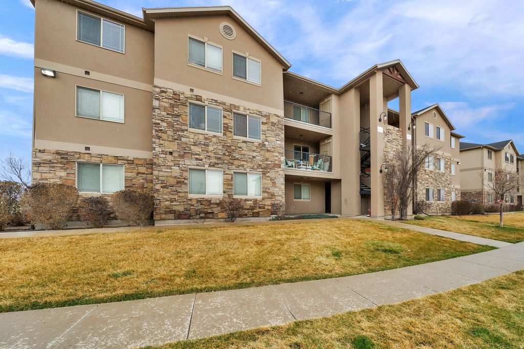 Photo of 1019 W VILLAGE RIVER LN S #A6, Midvale, UT 84047 (MLS # 2141711)