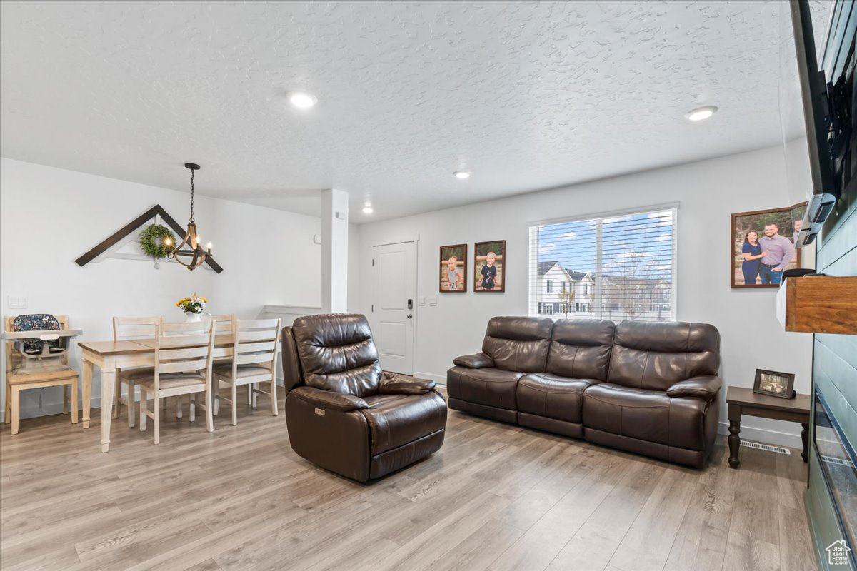 Santaquin, Utah 84655, United States, 3 Bedrooms Bedrooms, ,2 BathroomsBathrooms,Residential,Pending,111978