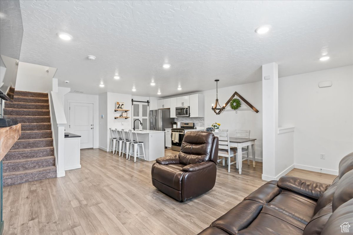 Santaquin, Utah 84655, United States, 3 Bedrooms Bedrooms, ,2 BathroomsBathrooms,Residential,Pending,111978