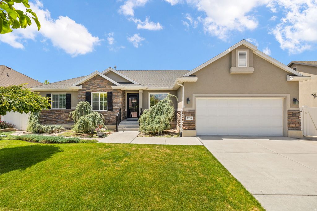Photo of 7924 S HARTLEY LN, West Jordan, UT 84081 (MLS # 2137041)