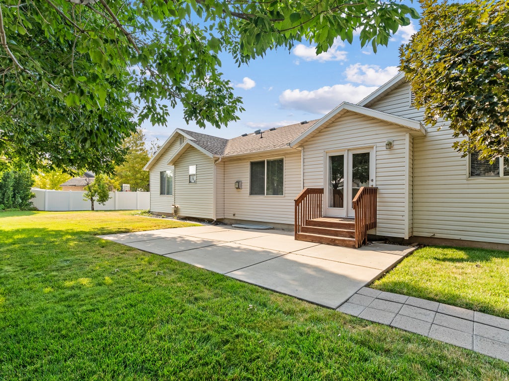Photo of 821 E 2050 S, Clearfield, UT 84015 (MLS # 2177222)