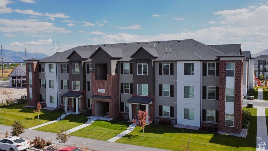 This beautiful condo has everything to offer! Brimming with amenities, Gardner Point will feature a large clubhouse, a pool, pickleball courts, a playground, and basketball courts. 7 min from the freeway, gyms, Costco, and so much more.