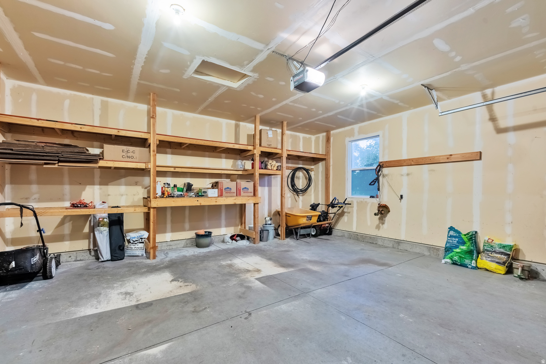 THOMPSON & DIETERS - Residential Lease
