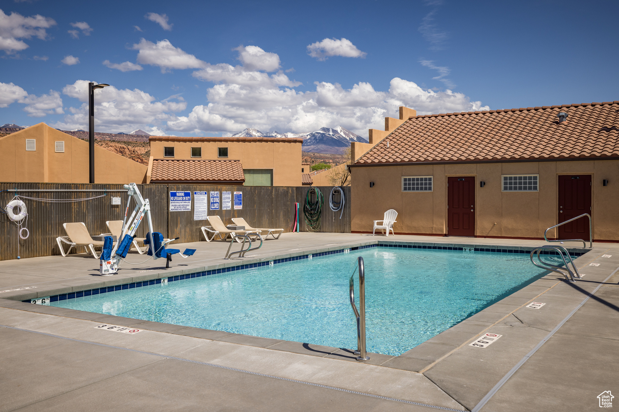 RIM VILLAGE TONWHOMES - Residential