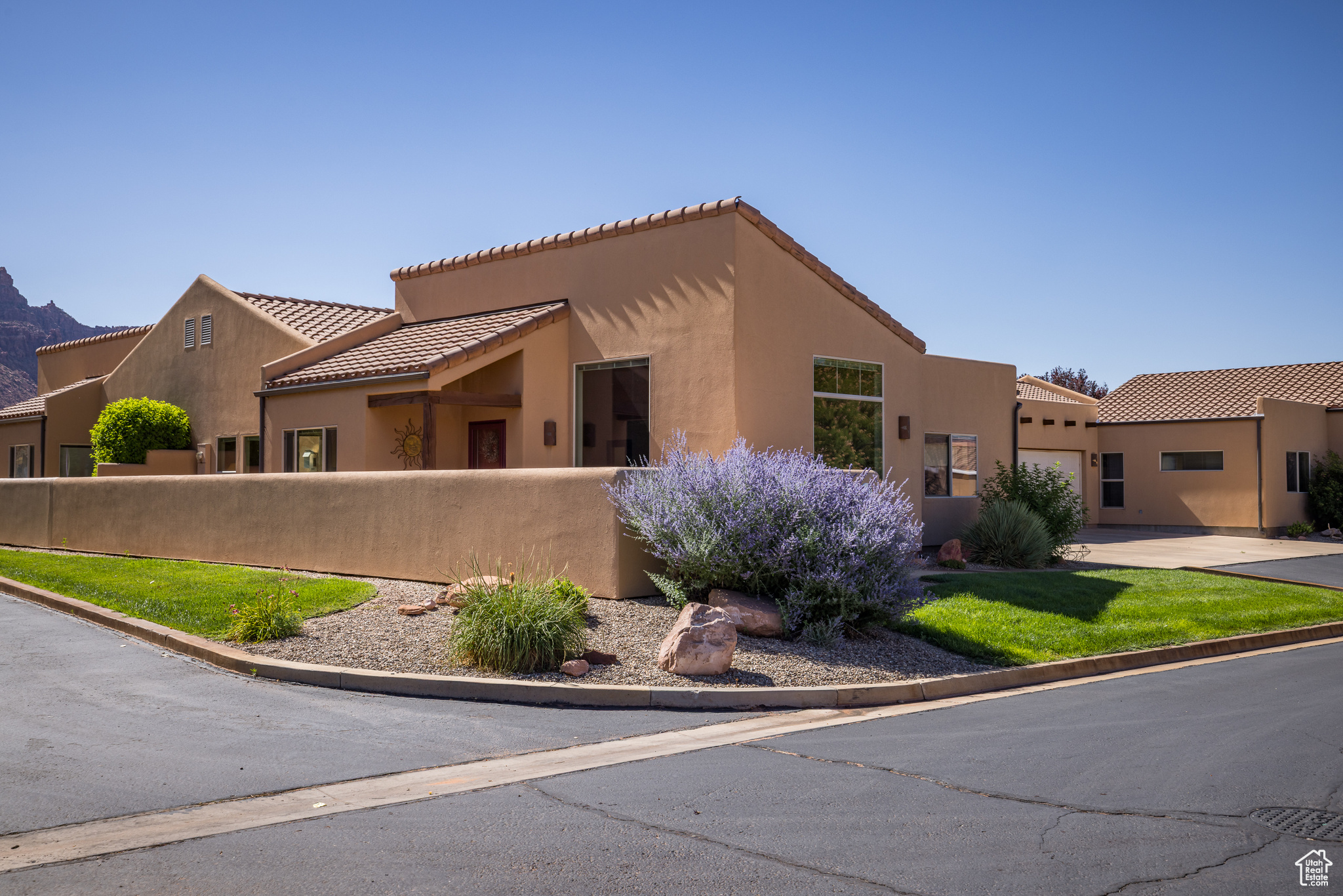 RIM VILLAGE TONWHOMES - Residential