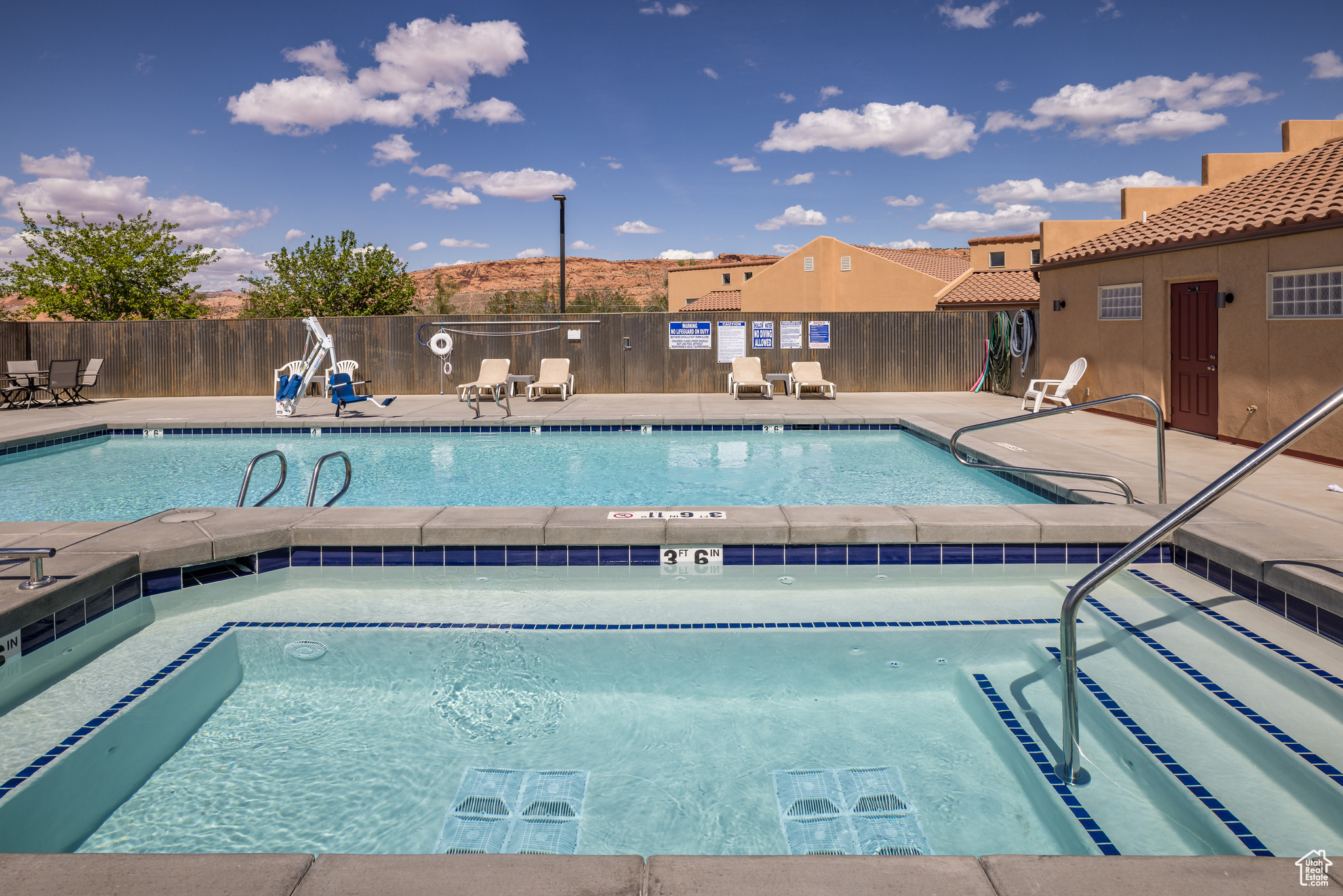 RIM VILLAGE TONWHOMES - Residential