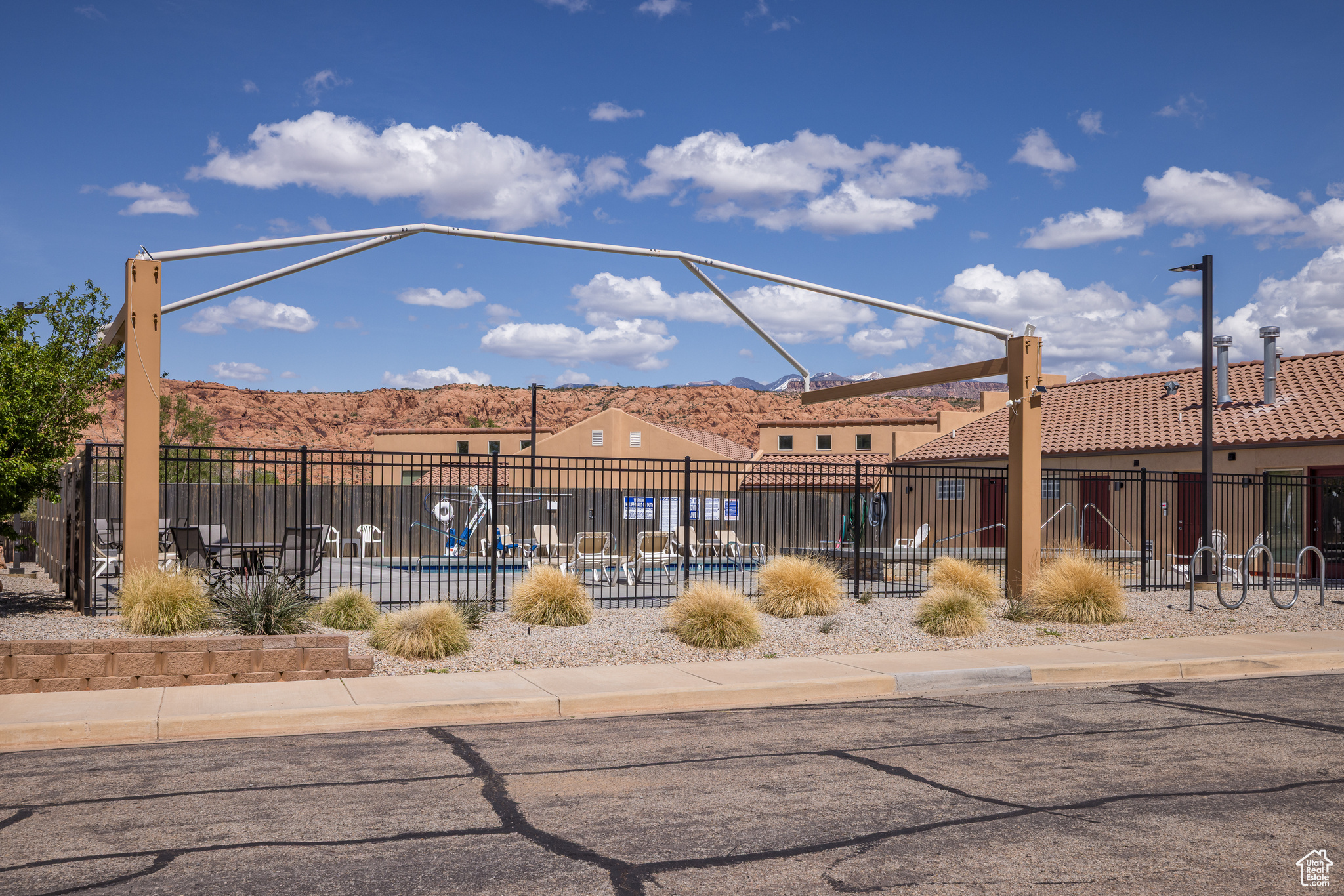 RIM VILLAGE TONWHOMES - Residential
