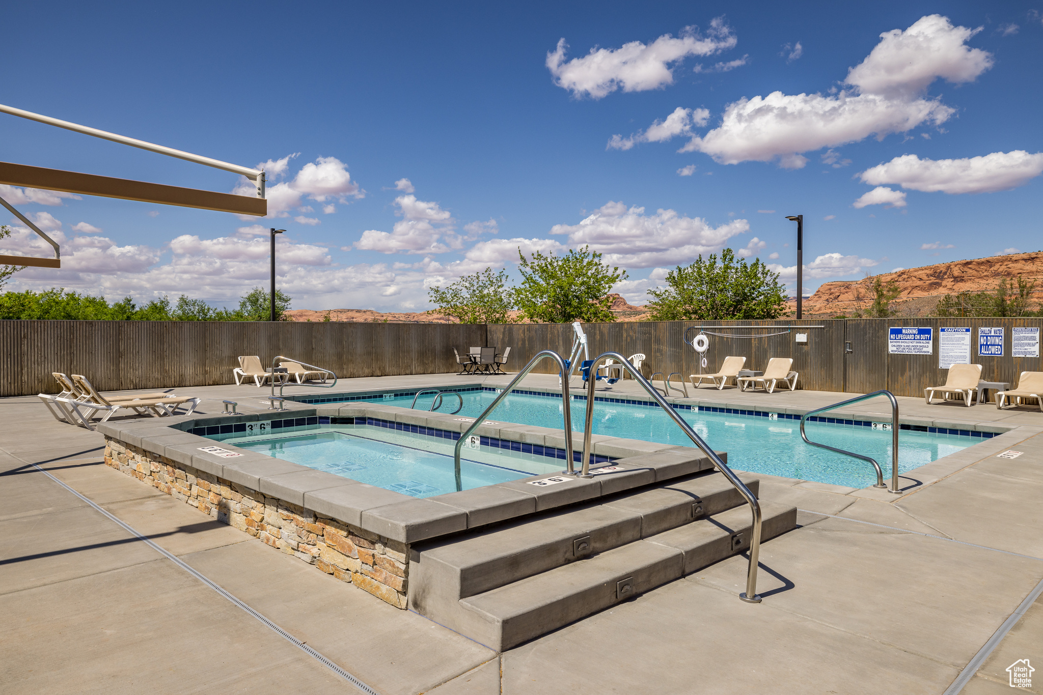 RIM VILLAGE TONWHOMES - Residential