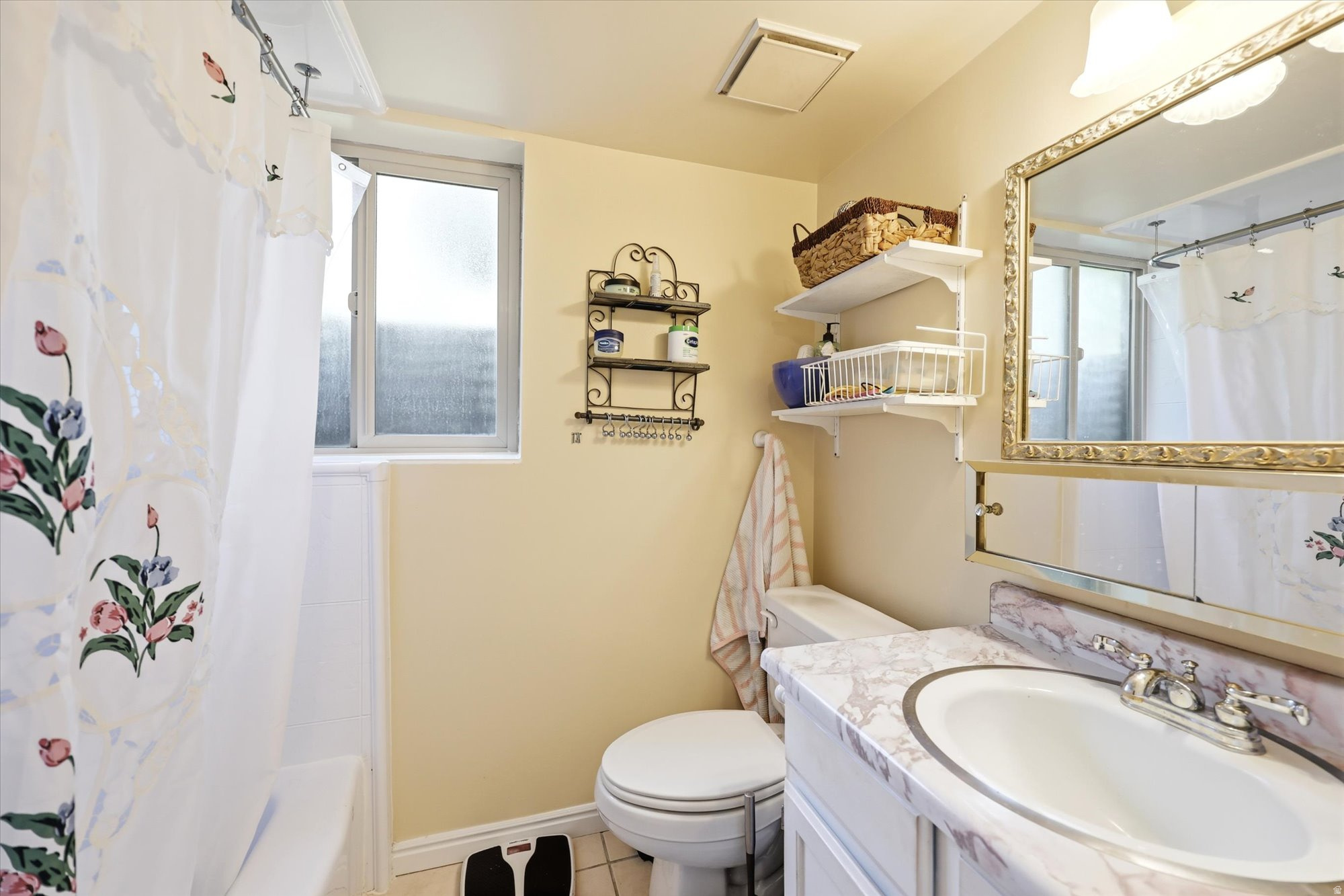 CHATTEL ESTATES - Residential