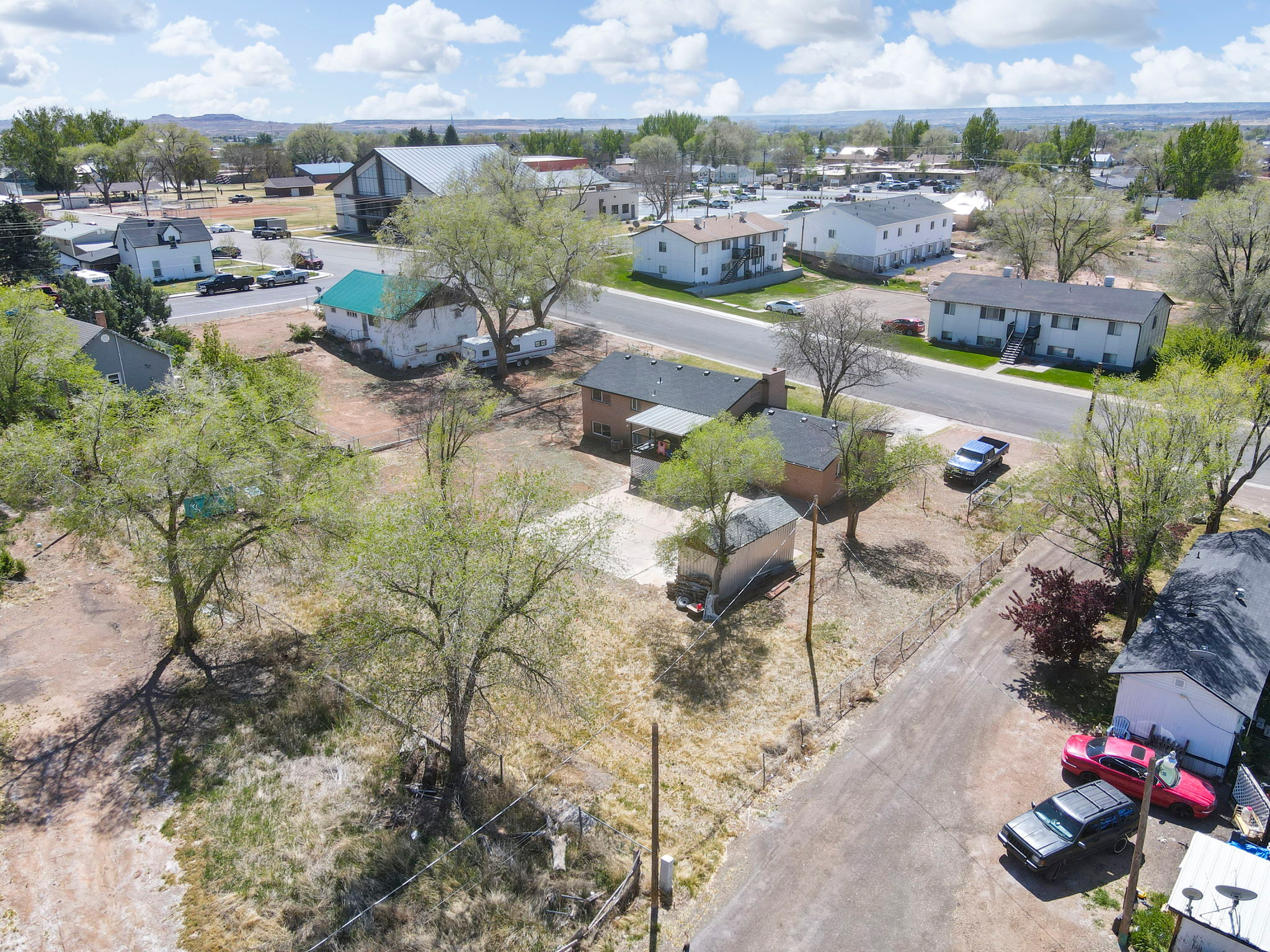 Main image without alt text