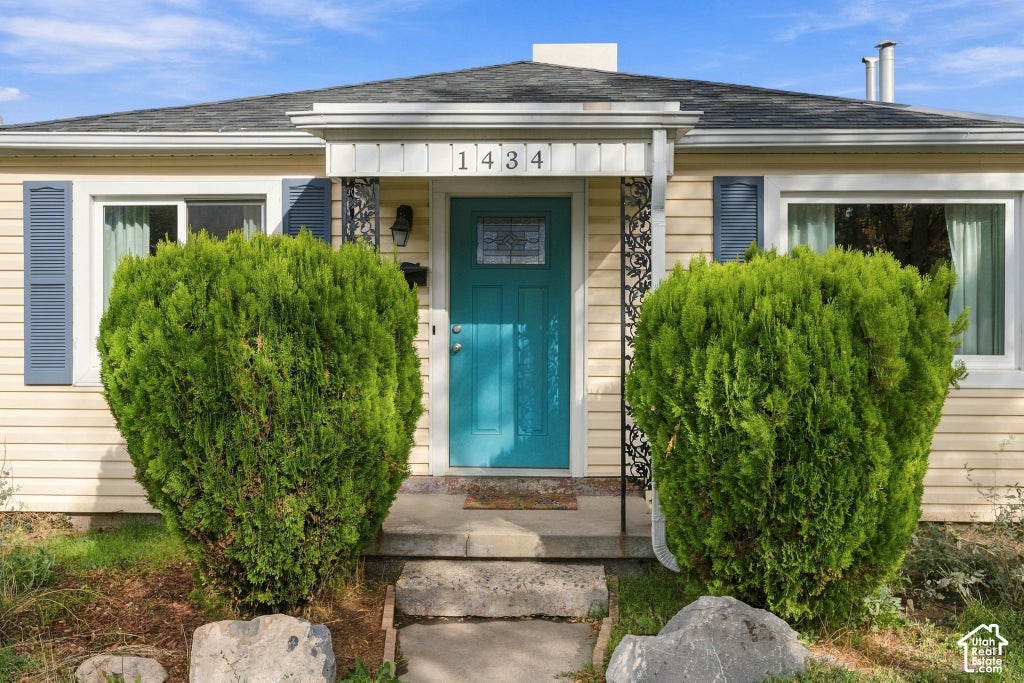 Photo of 1434 W GLENROSE DR S, Salt Lake City, UT 84104 (MLS # 2192983)