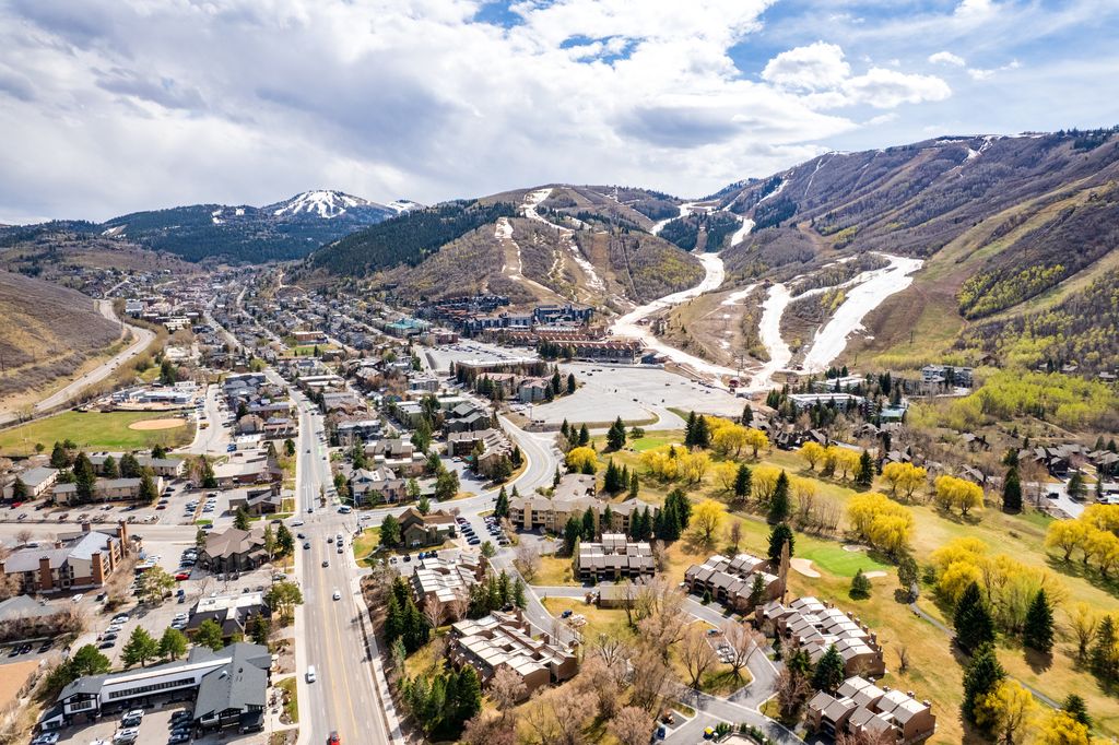 Photo of 1677 CAPTAIN MOLLY DR #221, Park City, UT 84060 (MLS # 2148052)