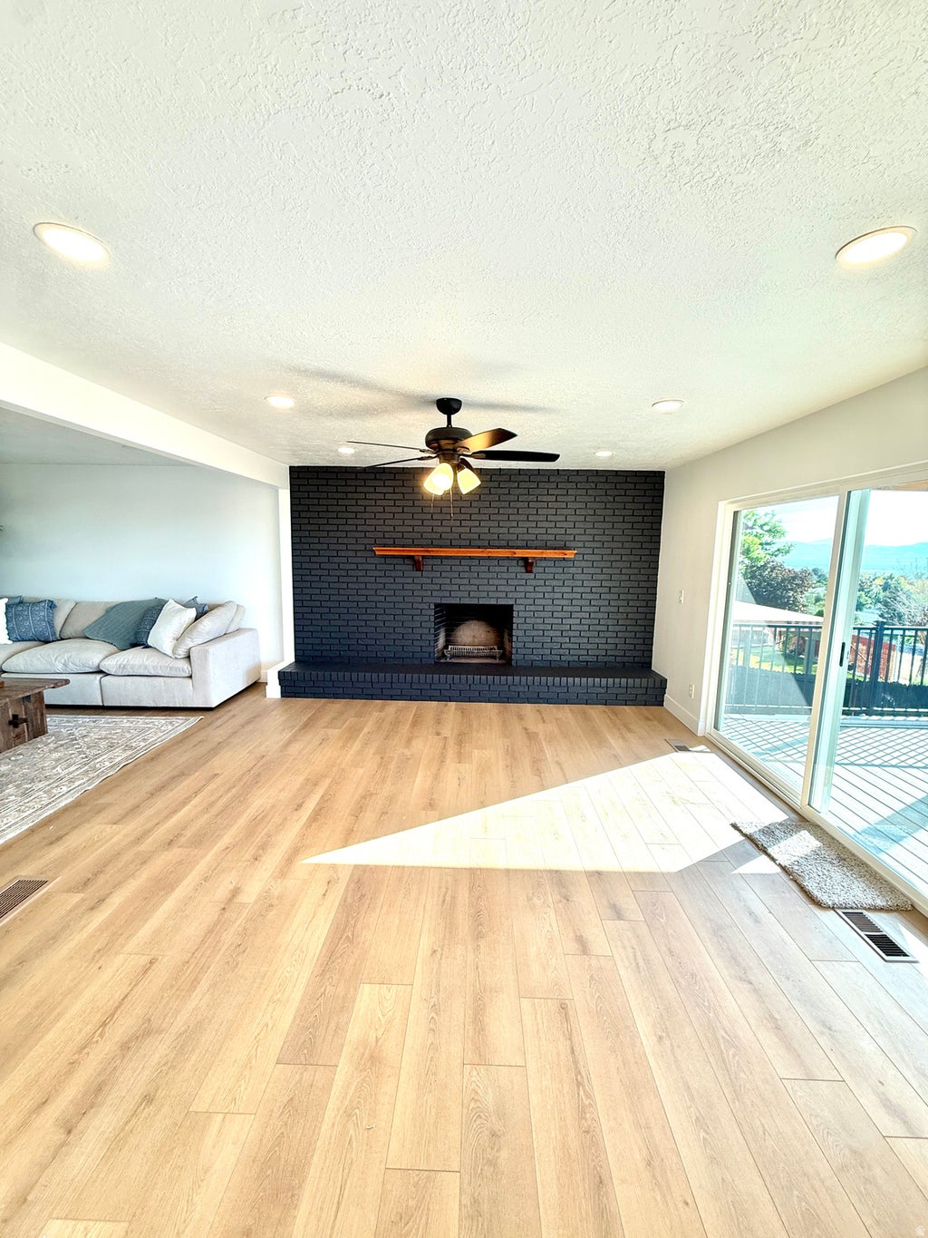 Photo of 10158 S HIGH POINT LN E, Sandy, UT 84092 (MLS # 2185768)
