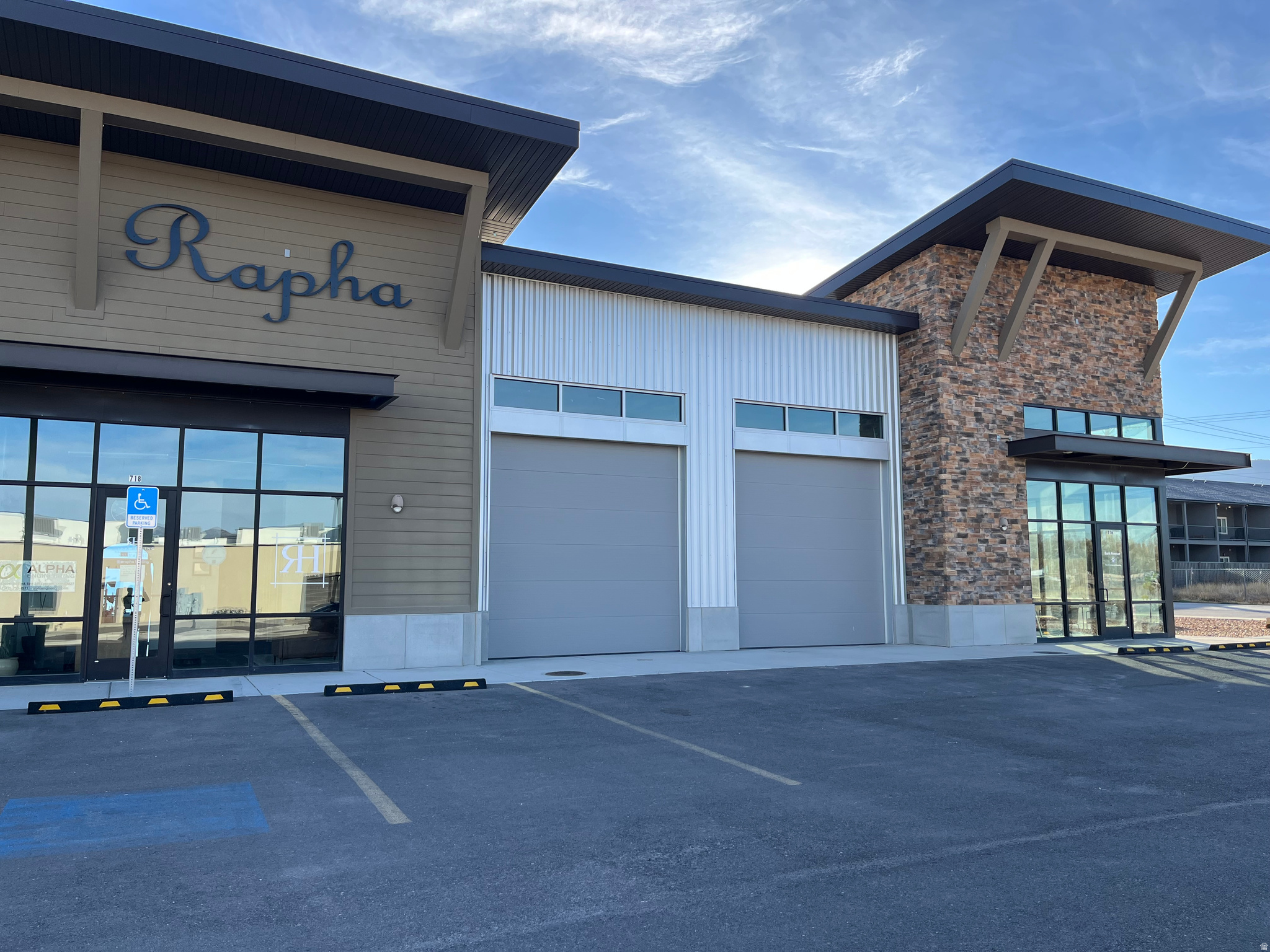 WAKARA POINT - Commercial Lease