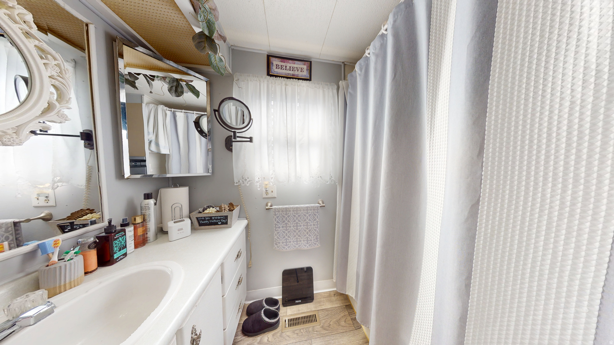 LILA CANYON - Residential