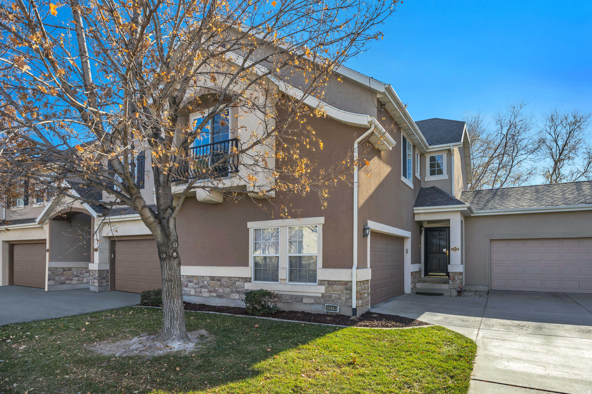 VINTAGE ON THE BLUFFS - Residential