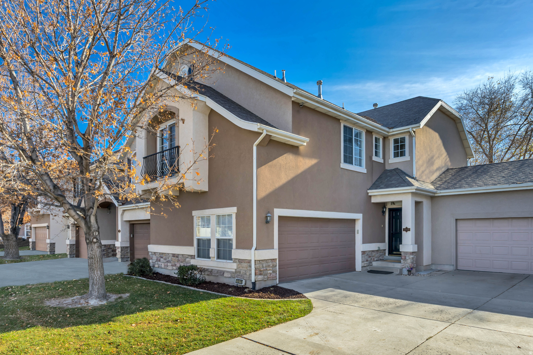 VINTAGE ON THE BLUFFS - Residential