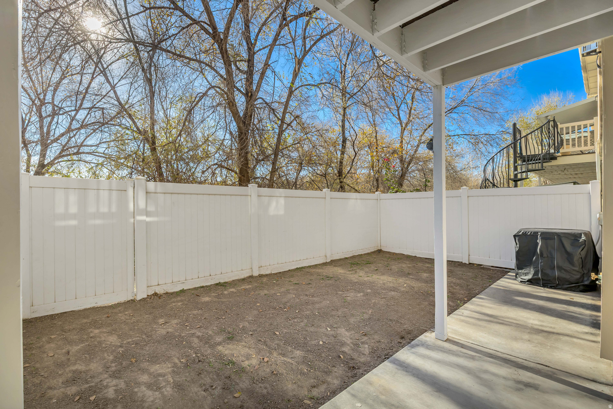 VINTAGE ON THE BLUFFS - Residential