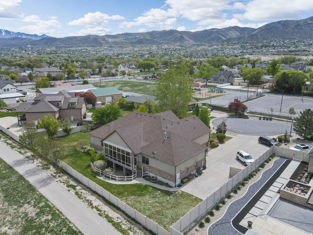 Photo of 217 E SCENIC PEAK CV, Draper, UT 84020 (MLS # 2152299)