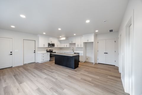 Tiny photo for 846 E 400 N, Salem, UT 84653 (MLS # 2134391)