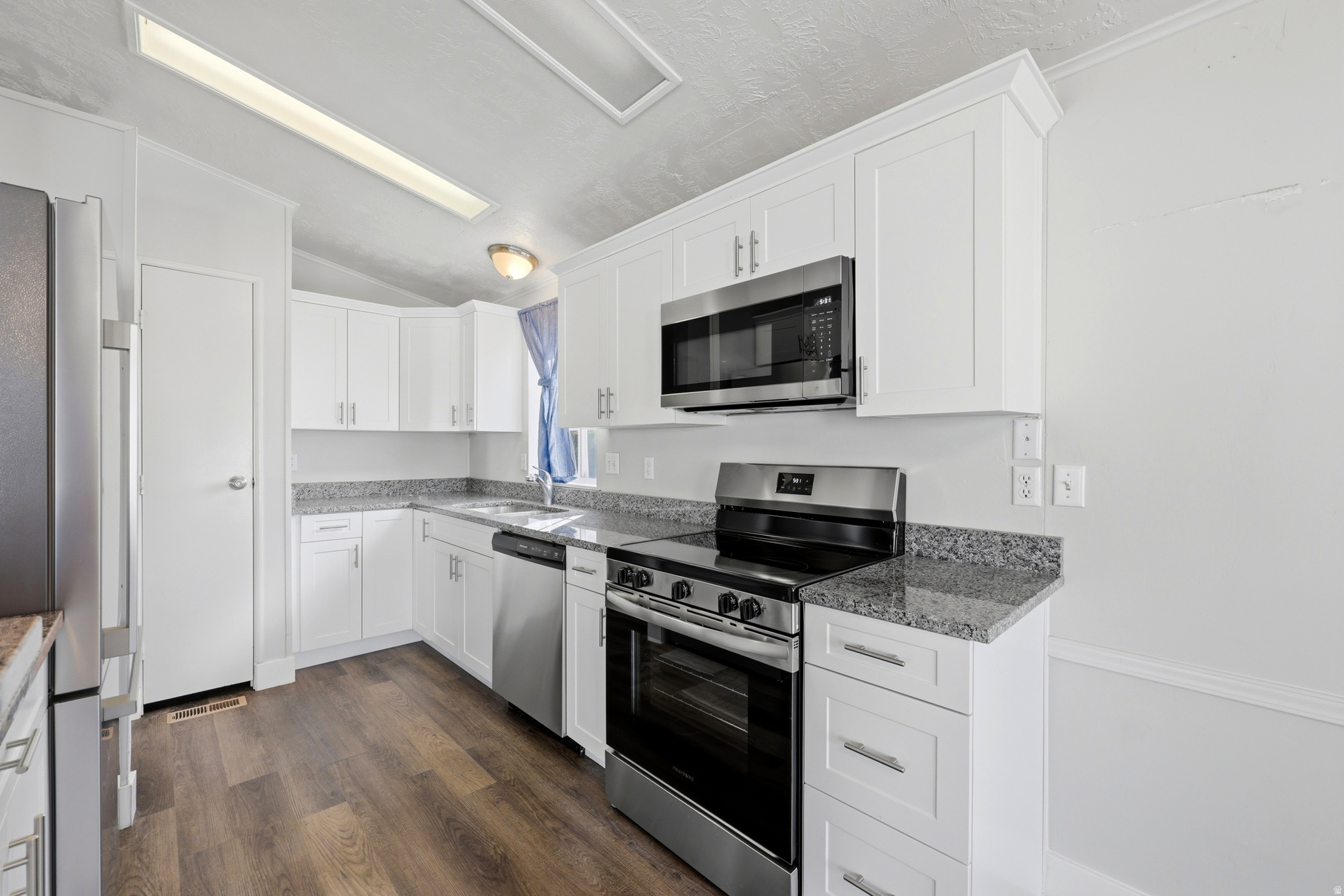 APPLEWOOD - Residential
