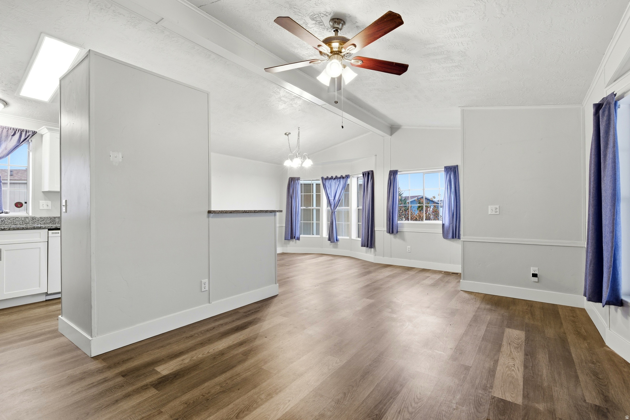 APPLEWOOD - Residential