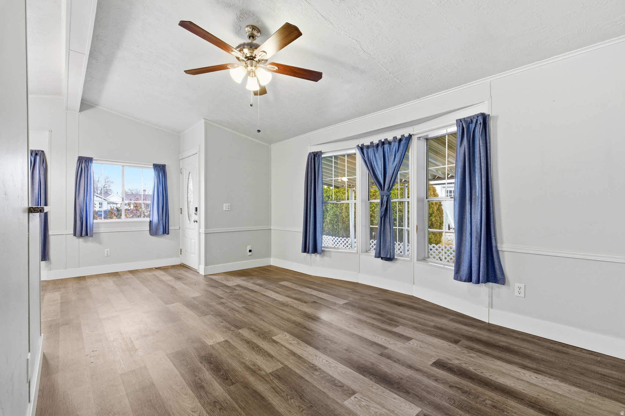 APPLEWOOD - Residential