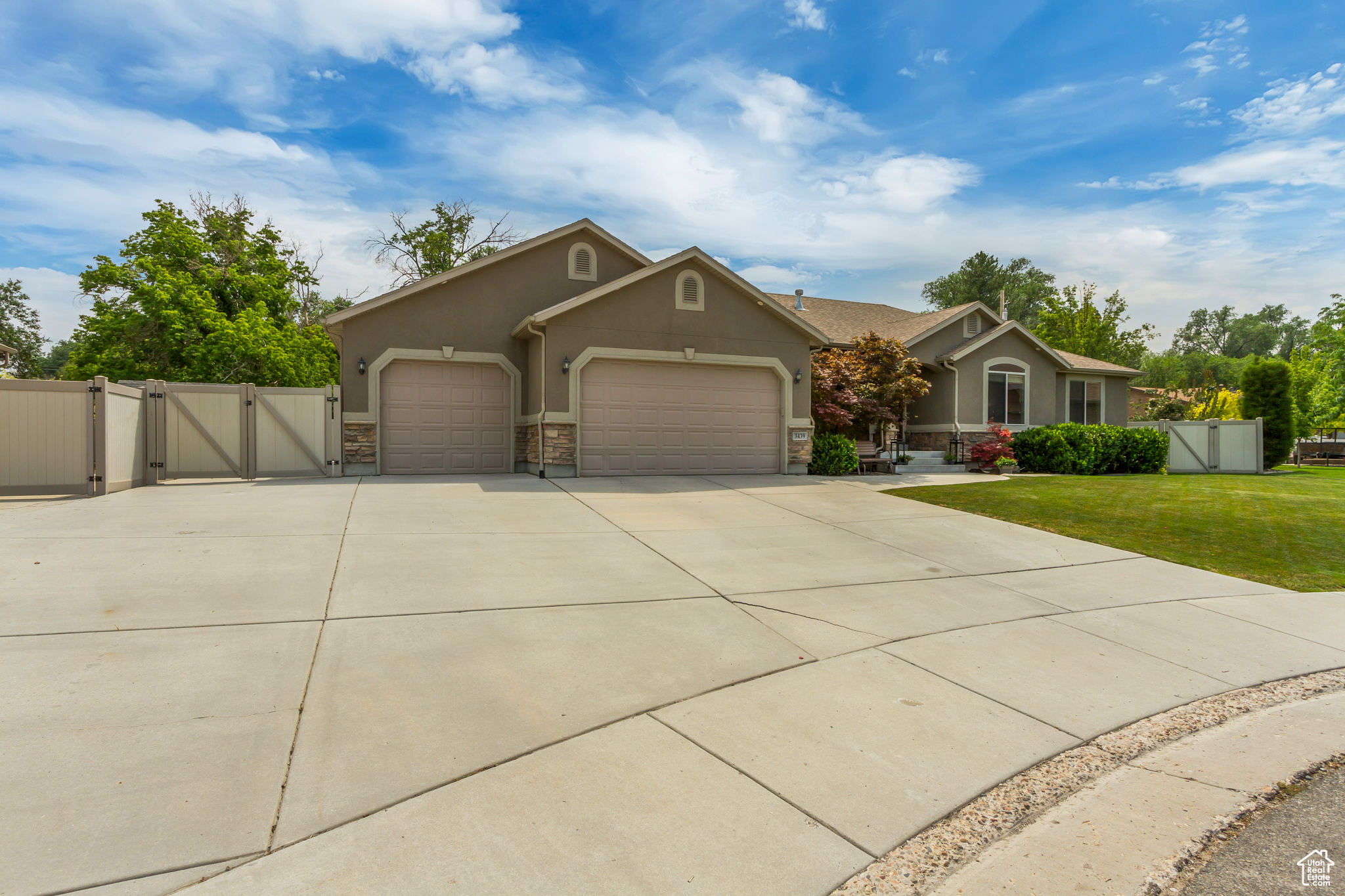 3439 S Silverwood Cir, West Valley City, Utah image 2