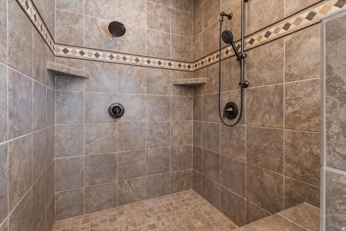 JACKSON DOWNS - Residential