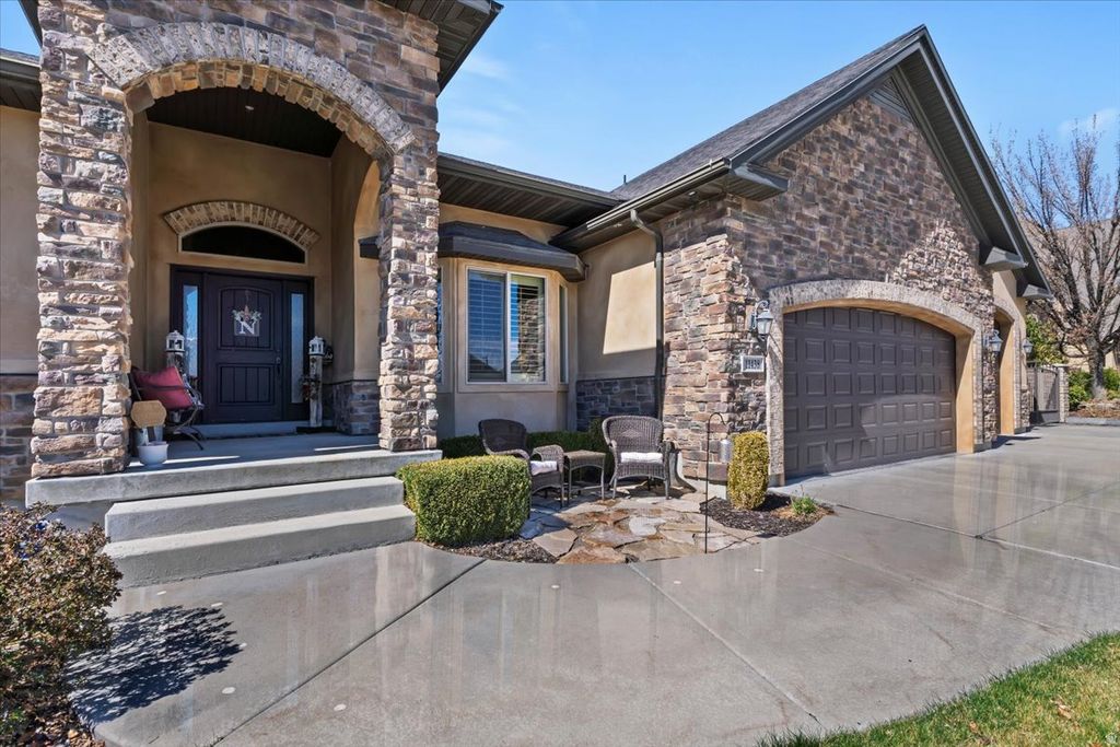 Photo of 11438 S JACKSON DOWNS WAY, South Jordan, UT 84095 (MLS # 2145816)