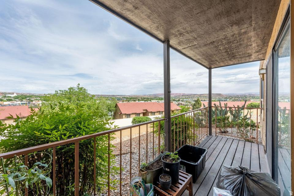 GARDENS SOUTH CONDO 5 - Residential