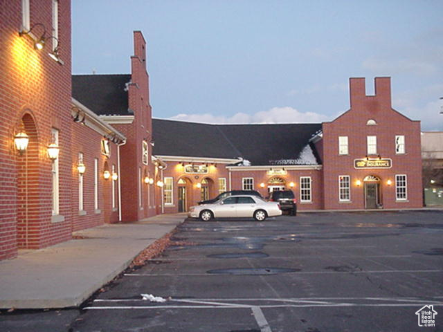 FARR WEST BUSINESS PLAZA - Commercial Lease