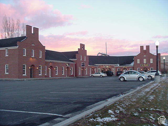 FARR WEST BUSINESS PLAZA - Commercial Lease