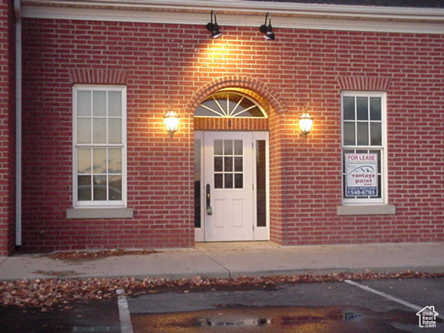 FARR WEST BUSINESS PLAZA - Commercial Lease