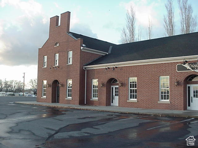 FARR WEST BUSINESS PLAZA - Commercial Lease