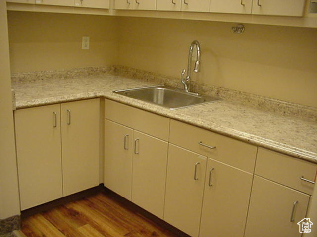 FARR WEST BUSINESS PLAZA - Commercial Lease