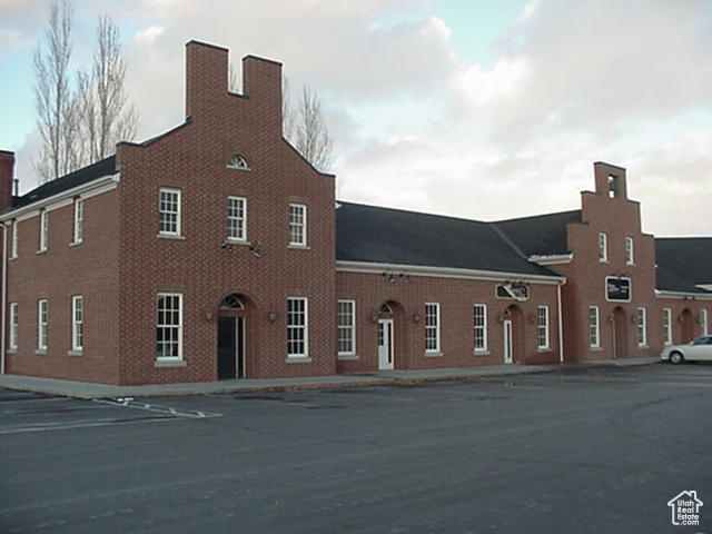 FARR WEST BUSINESS PLAZA - Commercial Lease