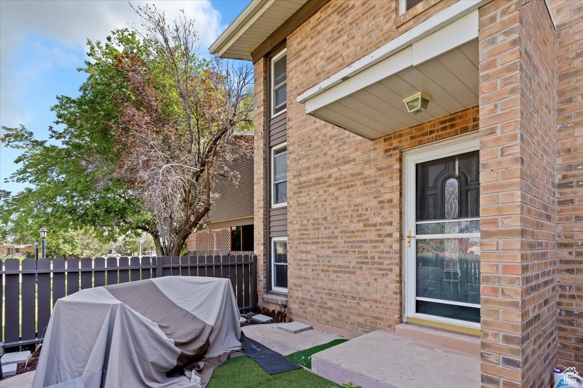 EMERALD HILLS - Residential