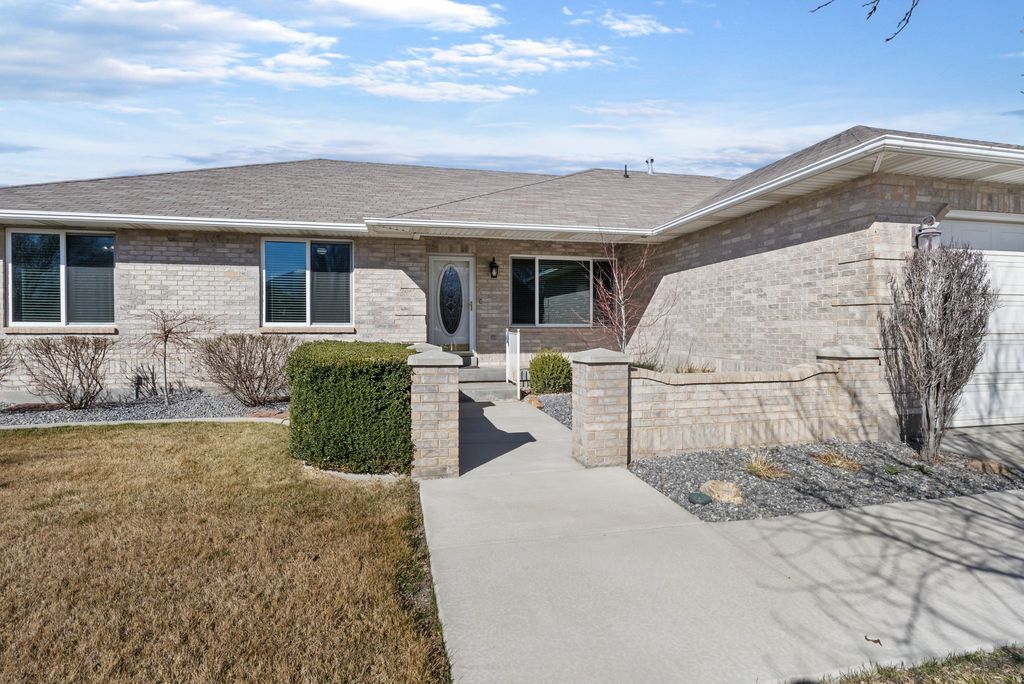 Photo of 12252 S MARGARET ROSE DR, Riverton, UT 84065 (MLS # 2143704)